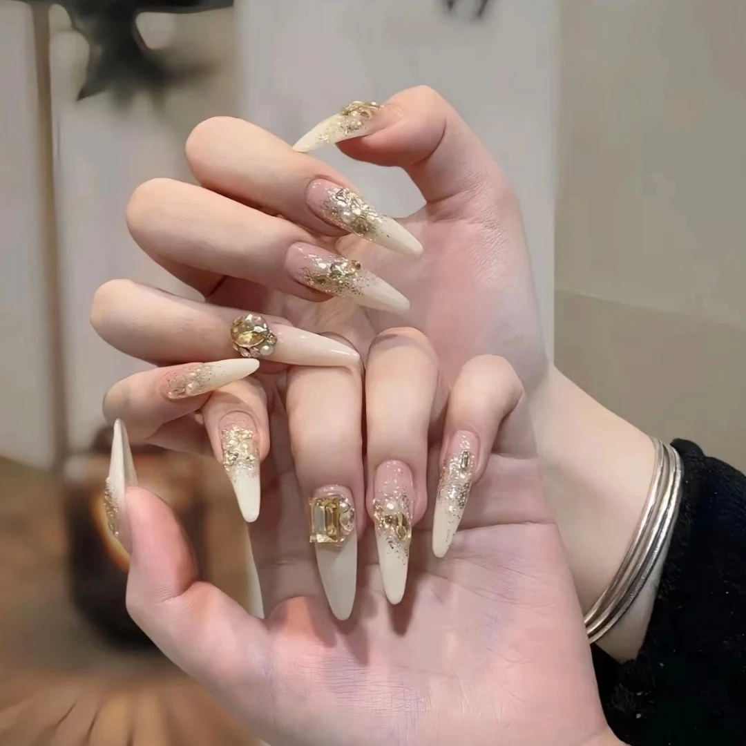 【富贵】长杏仁穿戴甲高级感带钻轻著显白手工美甲贴片