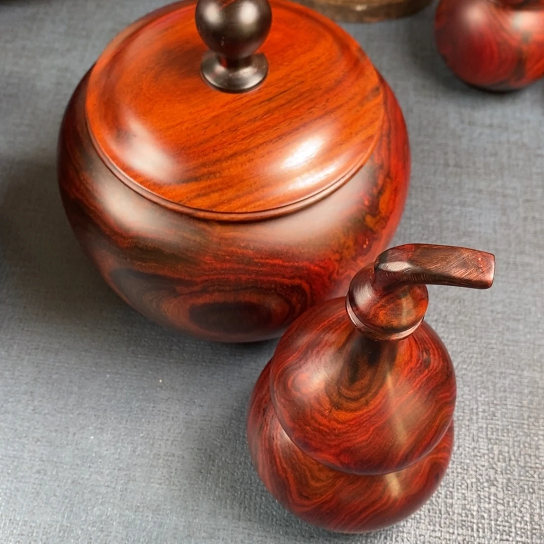 發***地交趾黄檀（大红酸枝）