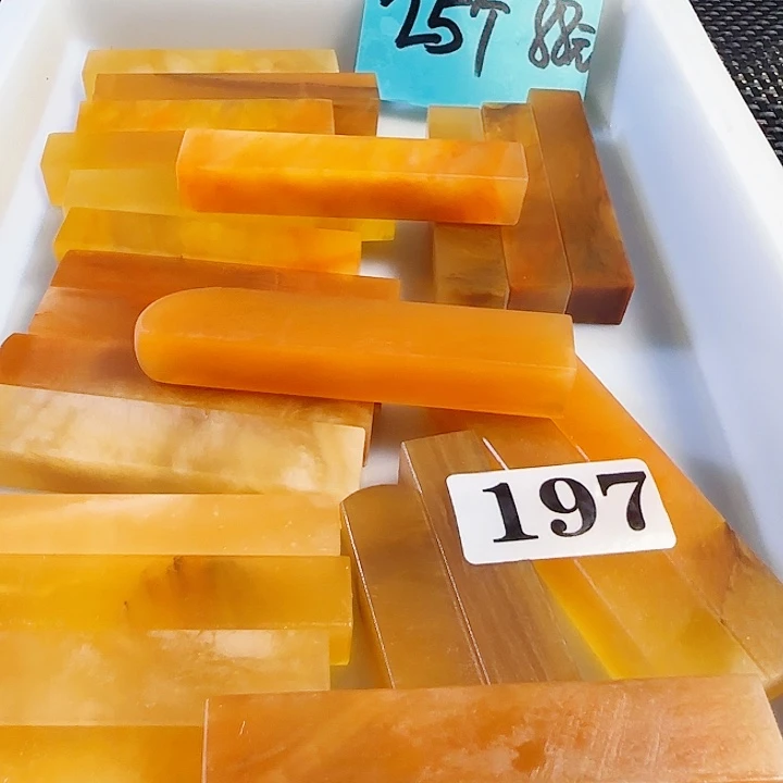 青田石印石新疆美人红石1.5正章，高度7-9公分，数量25个