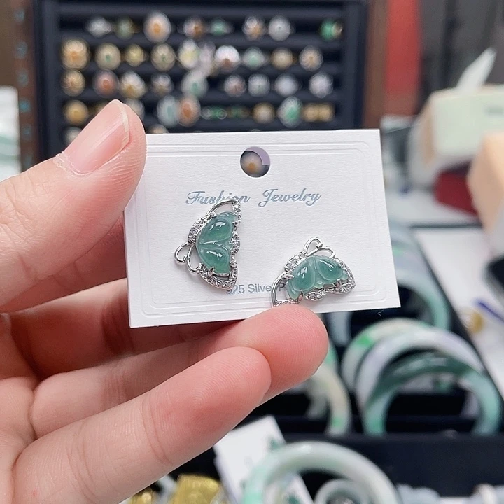 翡翠手镯未镶嵌翡翠