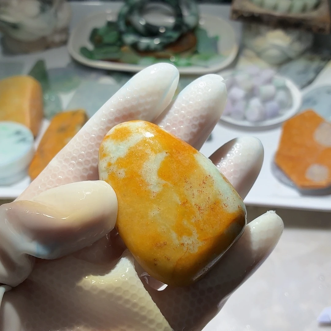 翡翠未镶嵌颈饰边角料