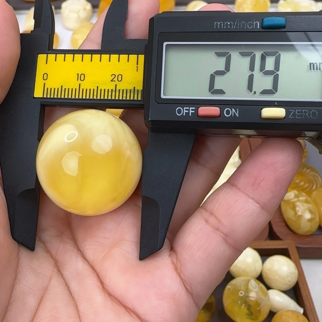 未镶嵌琥珀裸石溶洞珠