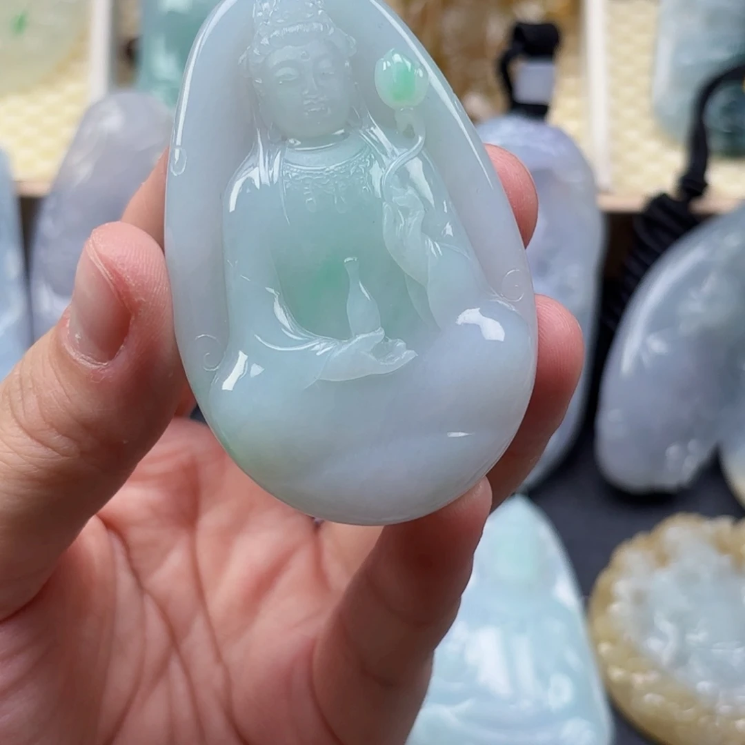 骚***烤翡翠未镶嵌颈饰观音