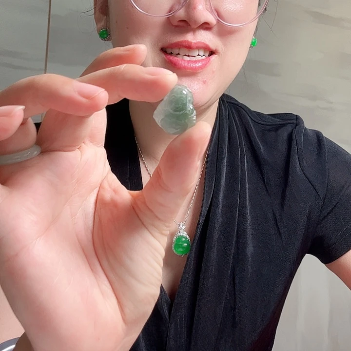 翡翠未镶嵌颈饰晶*夭然缅甸翡翠吊坠