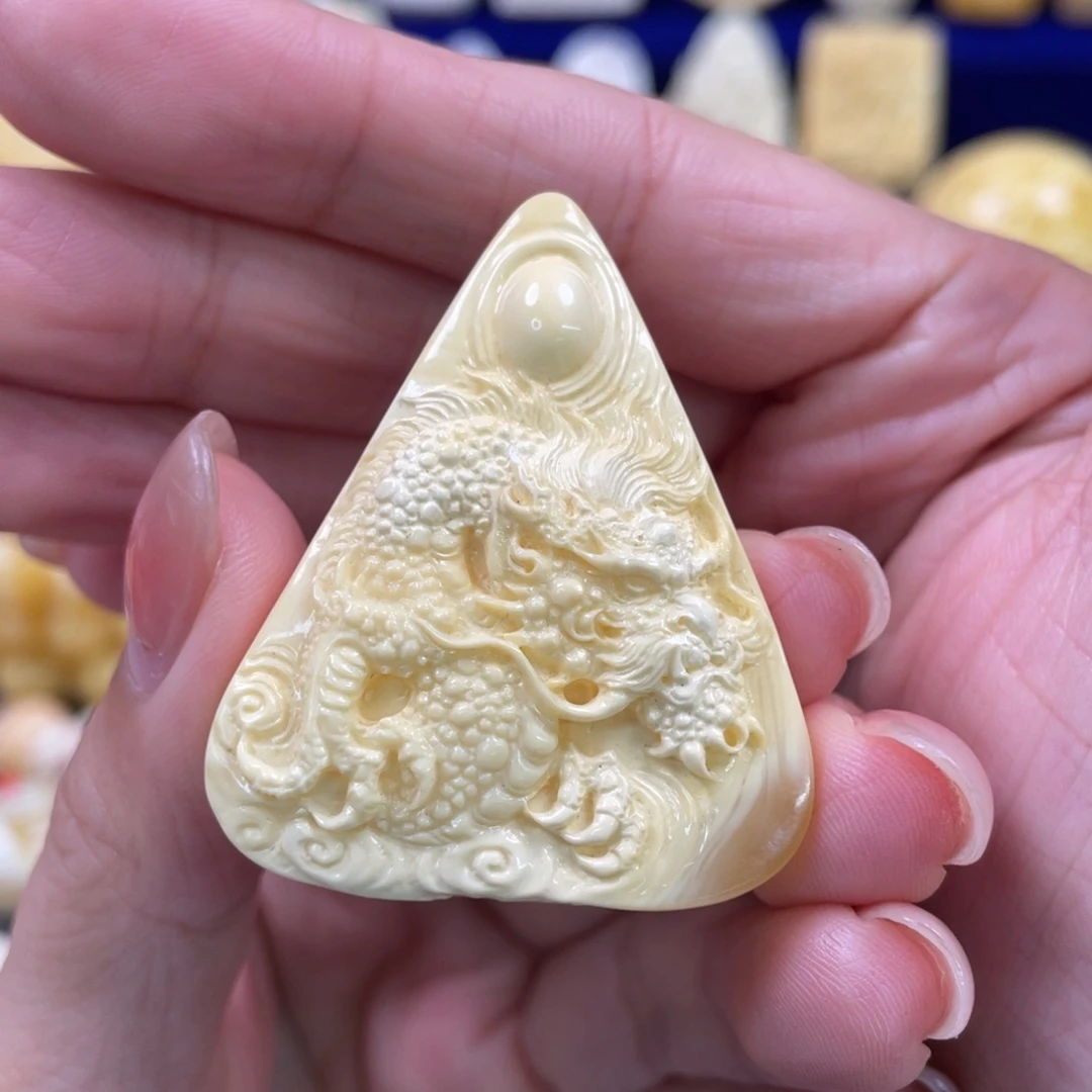 裸石蜜蜡未镶嵌琥珀蜜蜡雕刻件