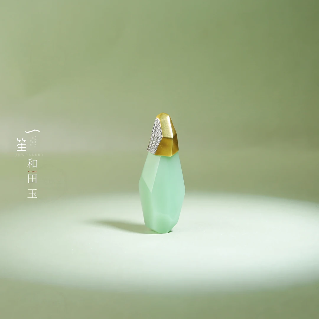 【一笙珠宝】天然和田玉新疆黑羊洞随型吊坠18k金镶嵌 YS21054