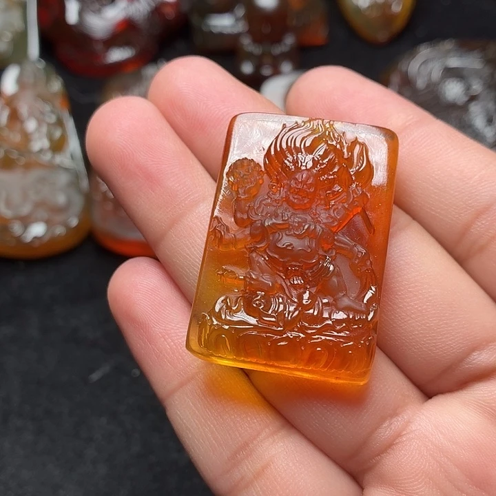 琥珀未镶嵌颈饰39