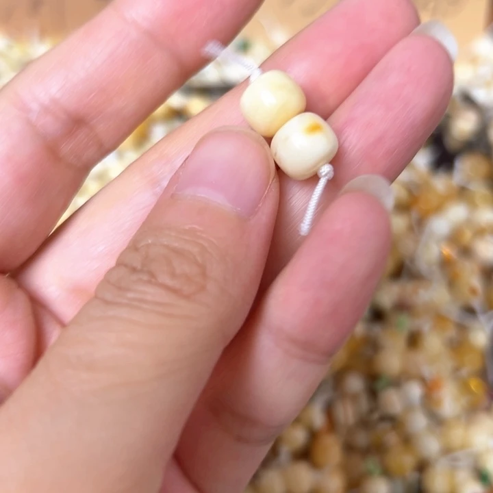 裸石蜜蜡未镶嵌8.6mm一对