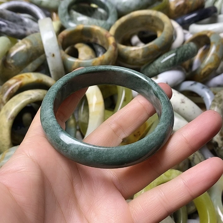 蛇纹石玉未镶嵌手镯