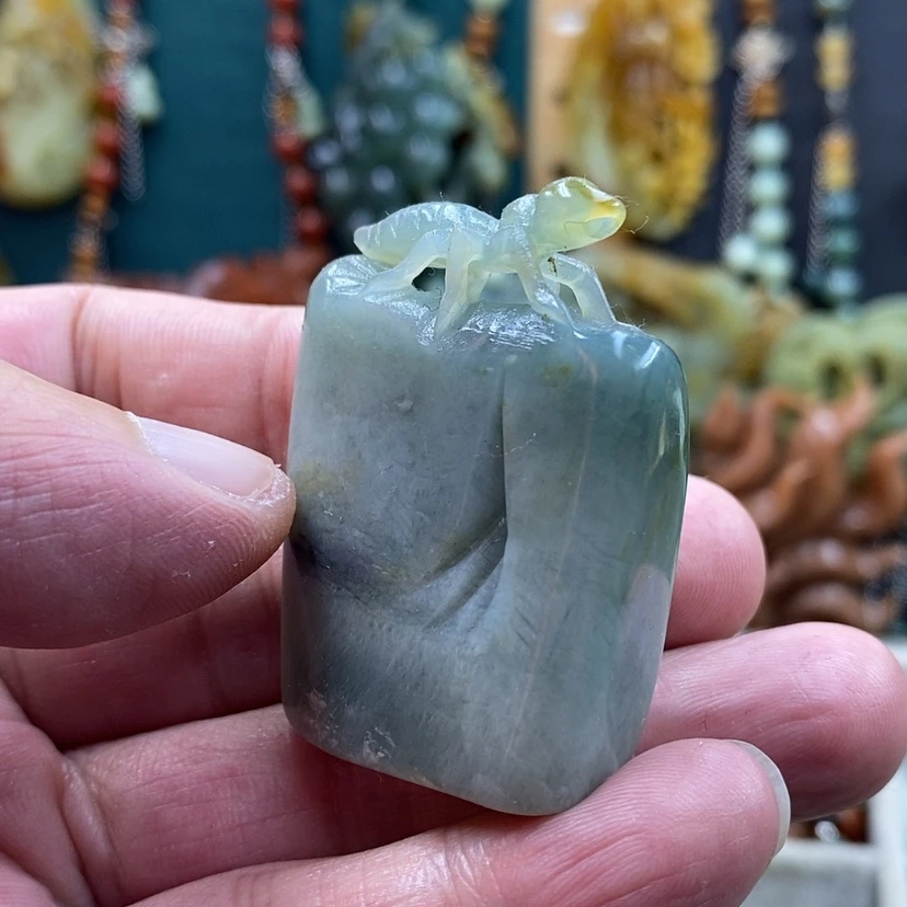 【闪购商品】未镶嵌蛇纹石玉把件