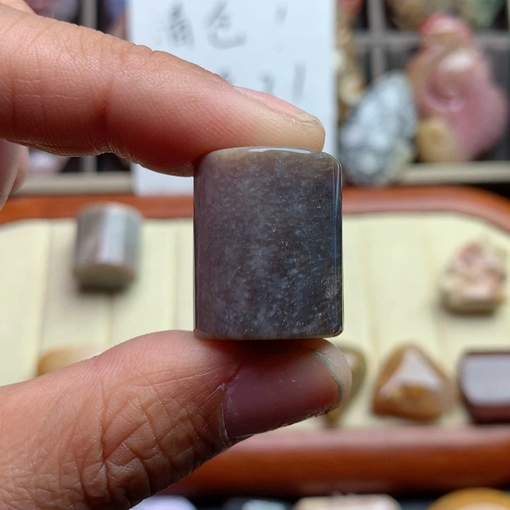 硅化珊瑚（珊瑚玉）颈饰足银镀金镶嵌