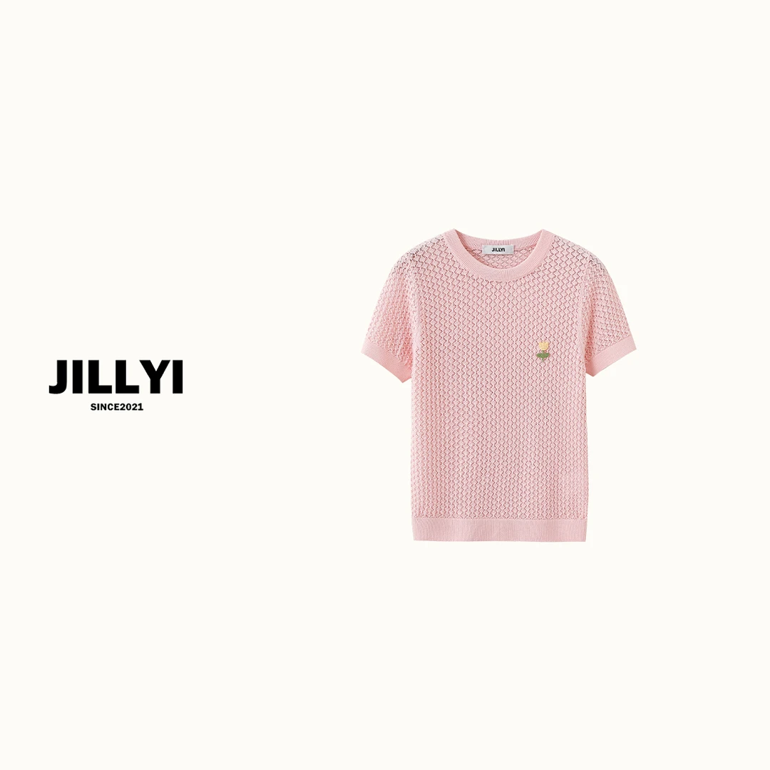 JILLYI南山店【浅粉荔枝】浅粉色圆领小花勋章镂空工艺简约百搭针织