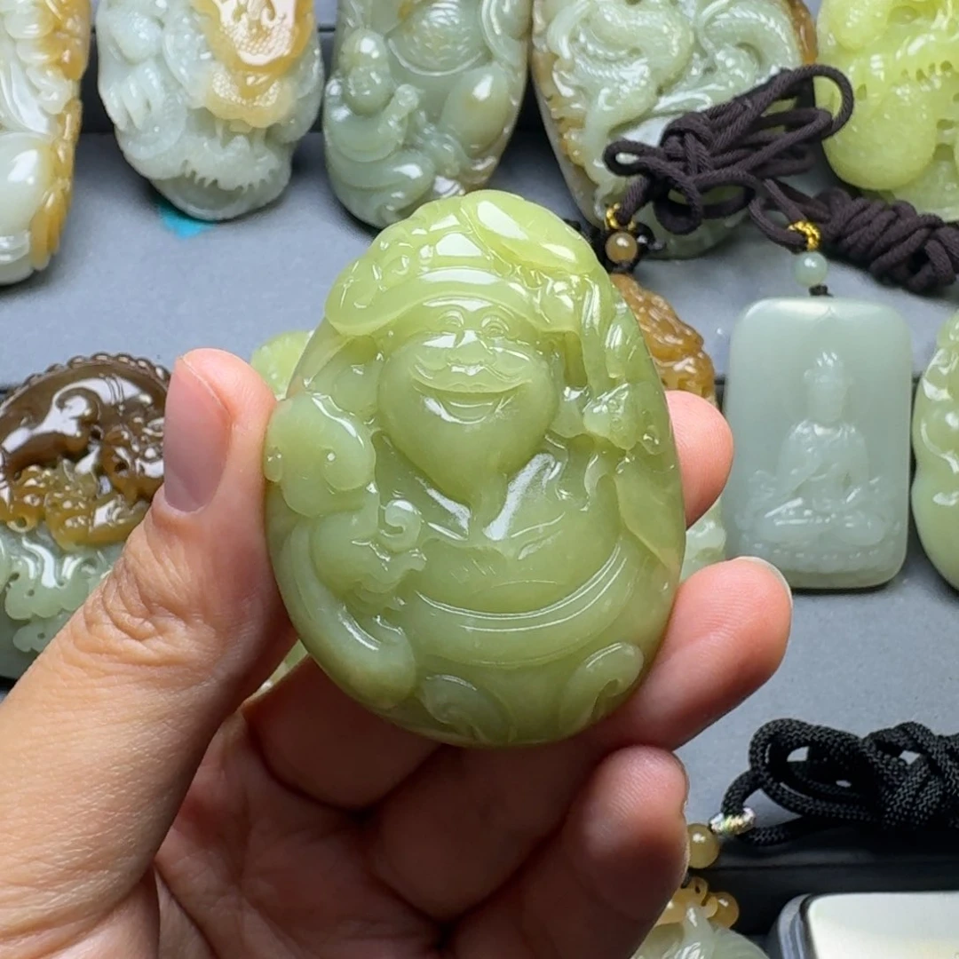 和田玉未镶嵌颈饰泡*糖