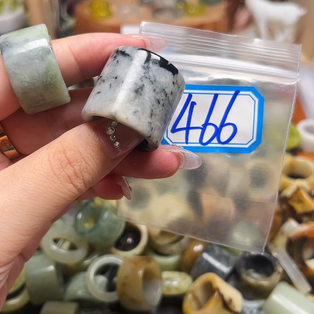 六***麻蛇纹石玉未镶嵌戒指