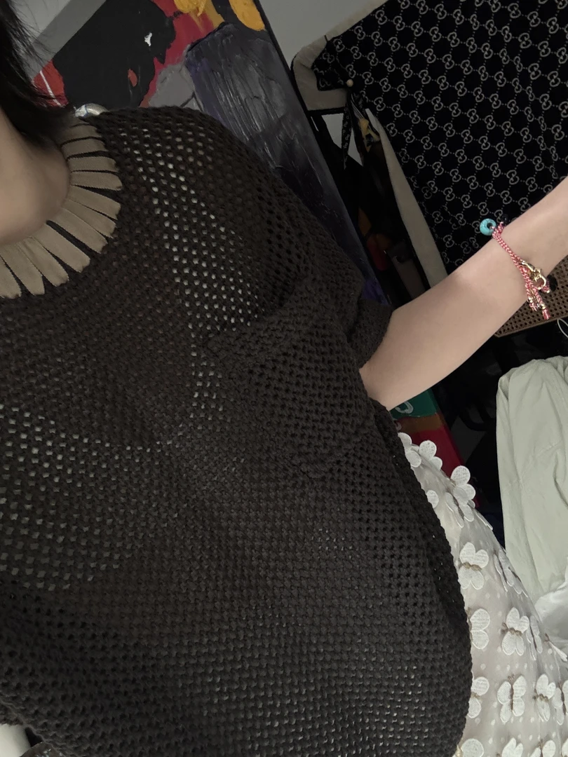 镂空手缝领口短袖上衣  J24M170