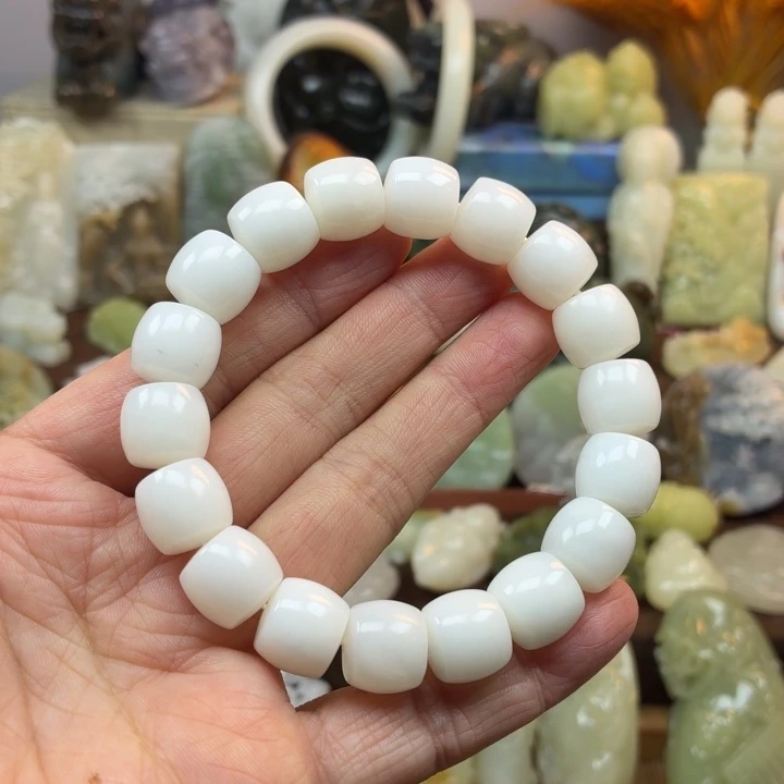 用***1和田玉未镶嵌颈饰