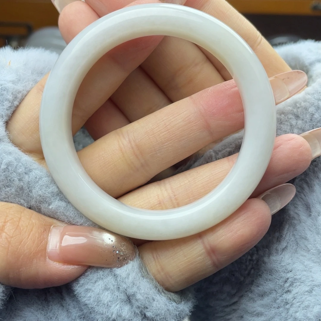 想***/和田玉未镶嵌手镯福利