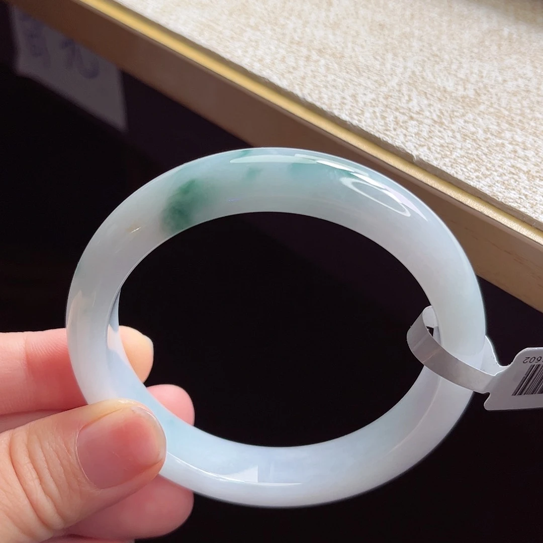 翡翠手镯未镶嵌手镯