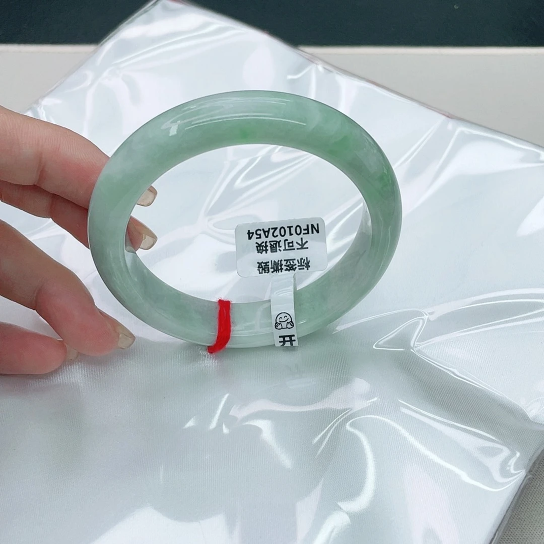 翡翠手镯未镶嵌正58