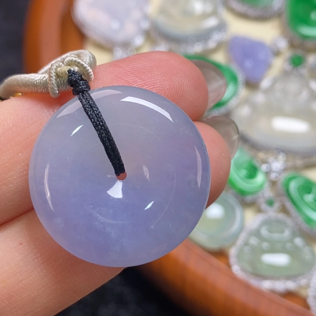 翡翠颈饰未镶嵌平安扣