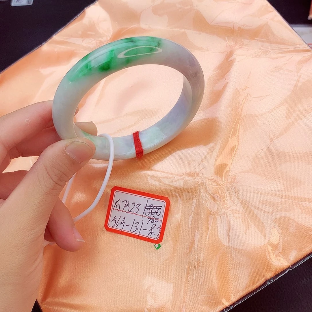 翡翠手镯未镶嵌翡翠