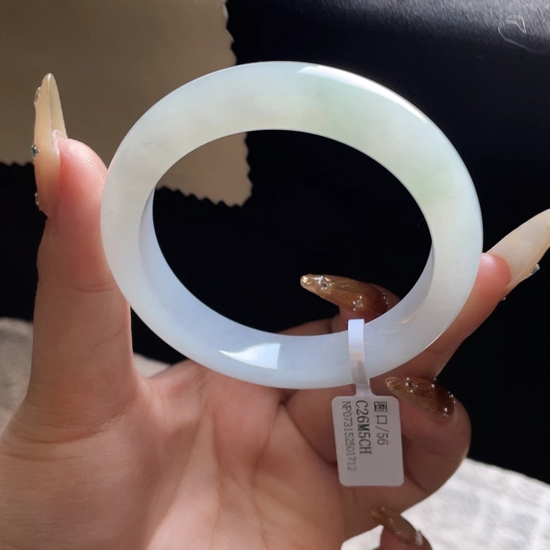 翡翠未镶嵌手镯三天鉴赏