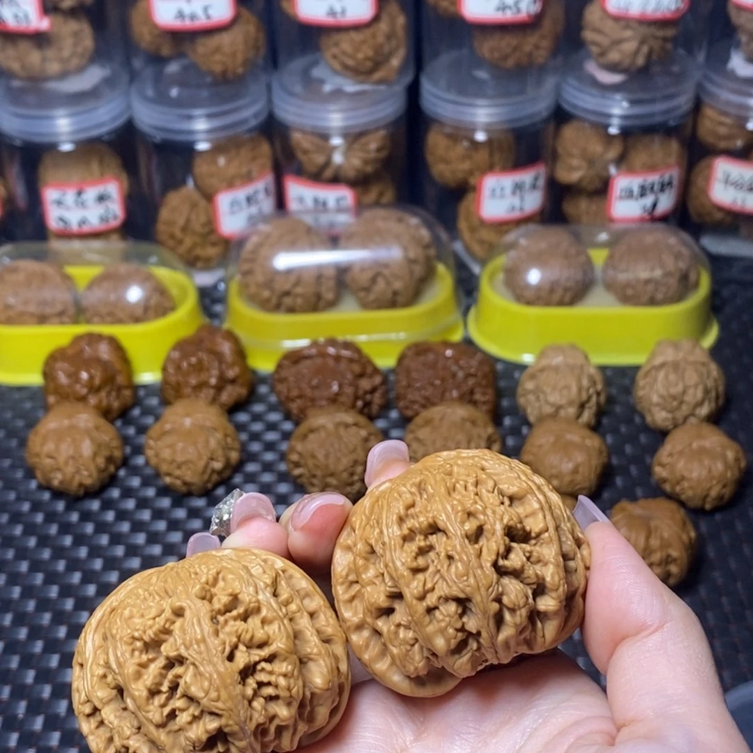 文玩核桃吊坠版**生大粗筋