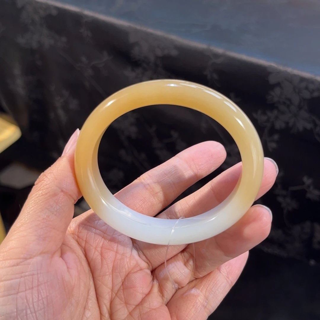 和田玉未镶嵌手镯  「糖白贵妃」