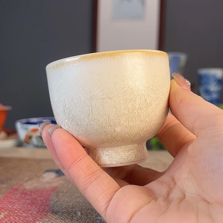 摆件景德镇陶瓷茶杯里