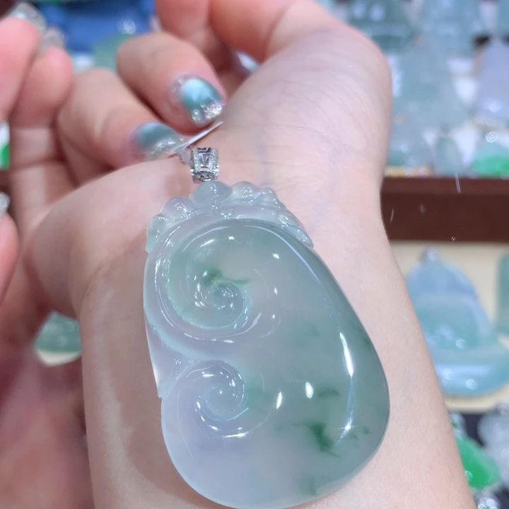 翡翠18K金镶嵌吊坠(不含链)如意