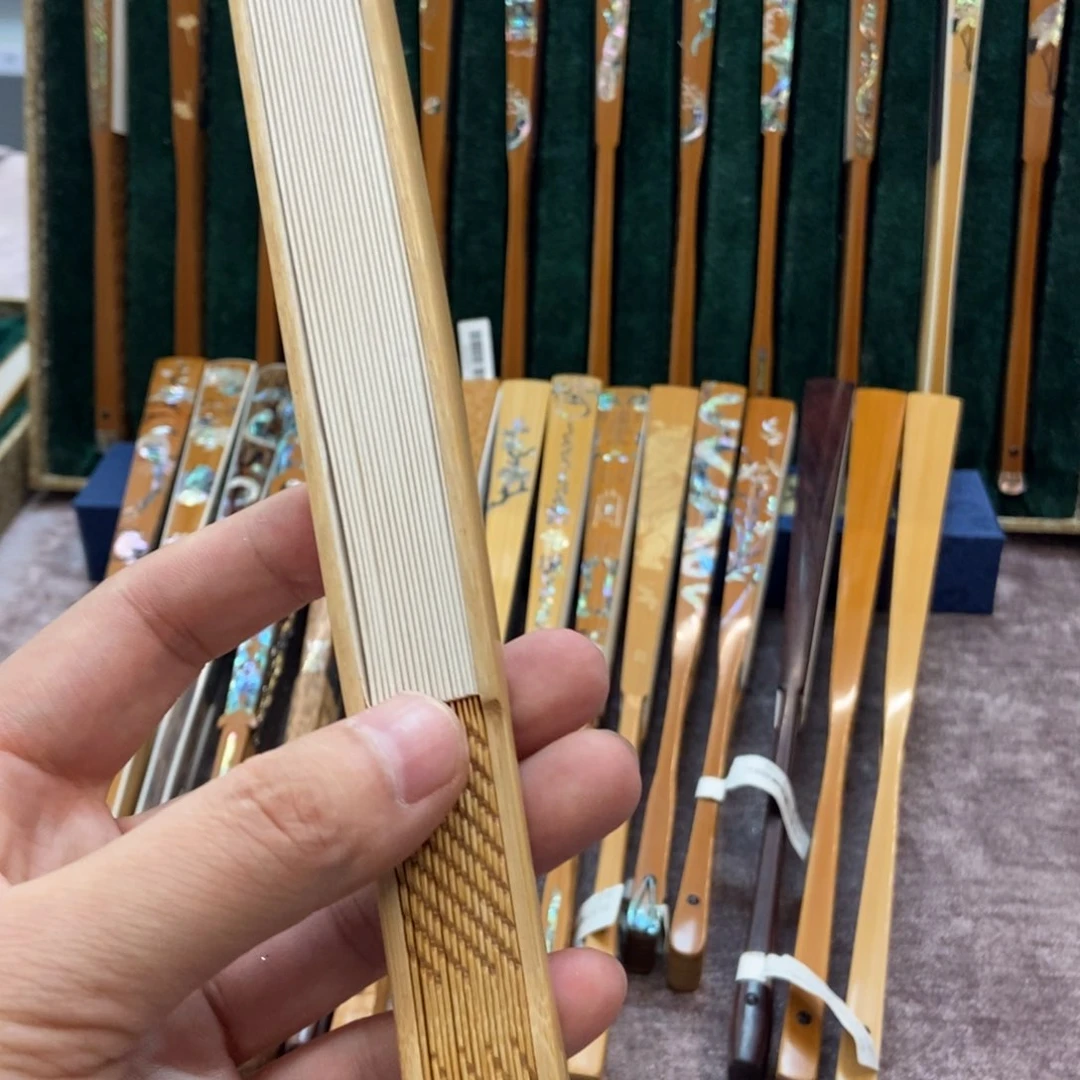 昊***哥扇子手工制作工艺精湛