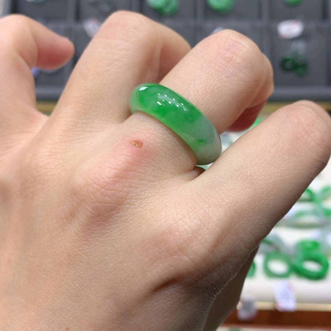 翡翠戒指未镶嵌翡翠