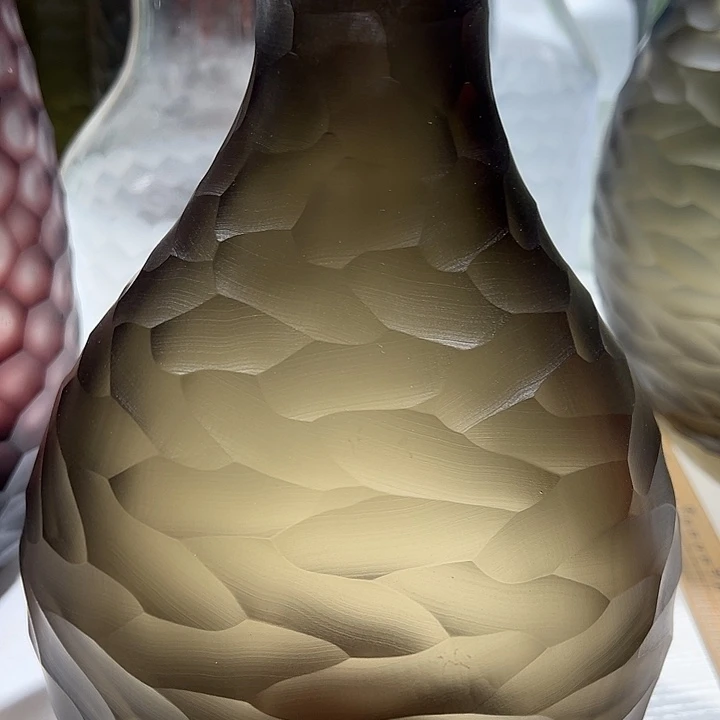 咖色磨刻花瓶花器高28口4