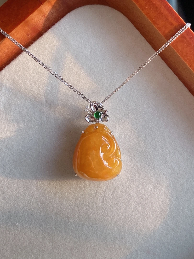 天然缅甸A货翡翠精美时尚百搭款翡翠黄翡如意吊坠 18k白金镶嵌