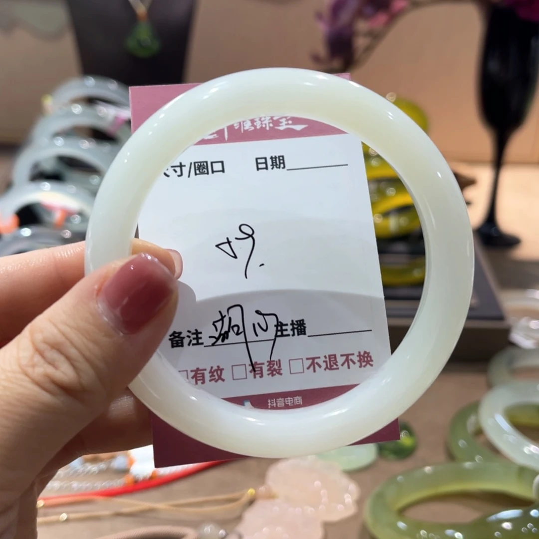 蛇纹石玉手镯未镶嵌湖***?