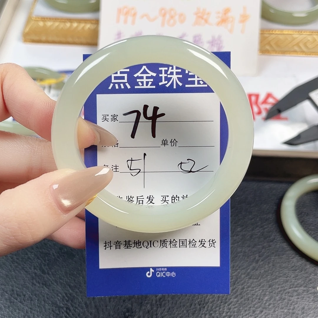 和田玉未镶嵌手镯