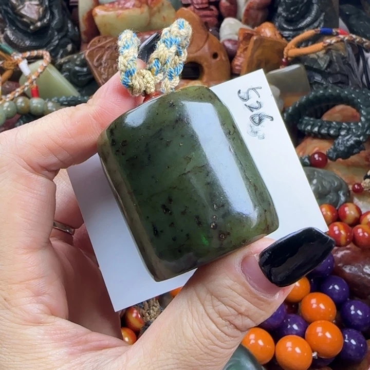 透闪石质玉未镶嵌珠宝奇石