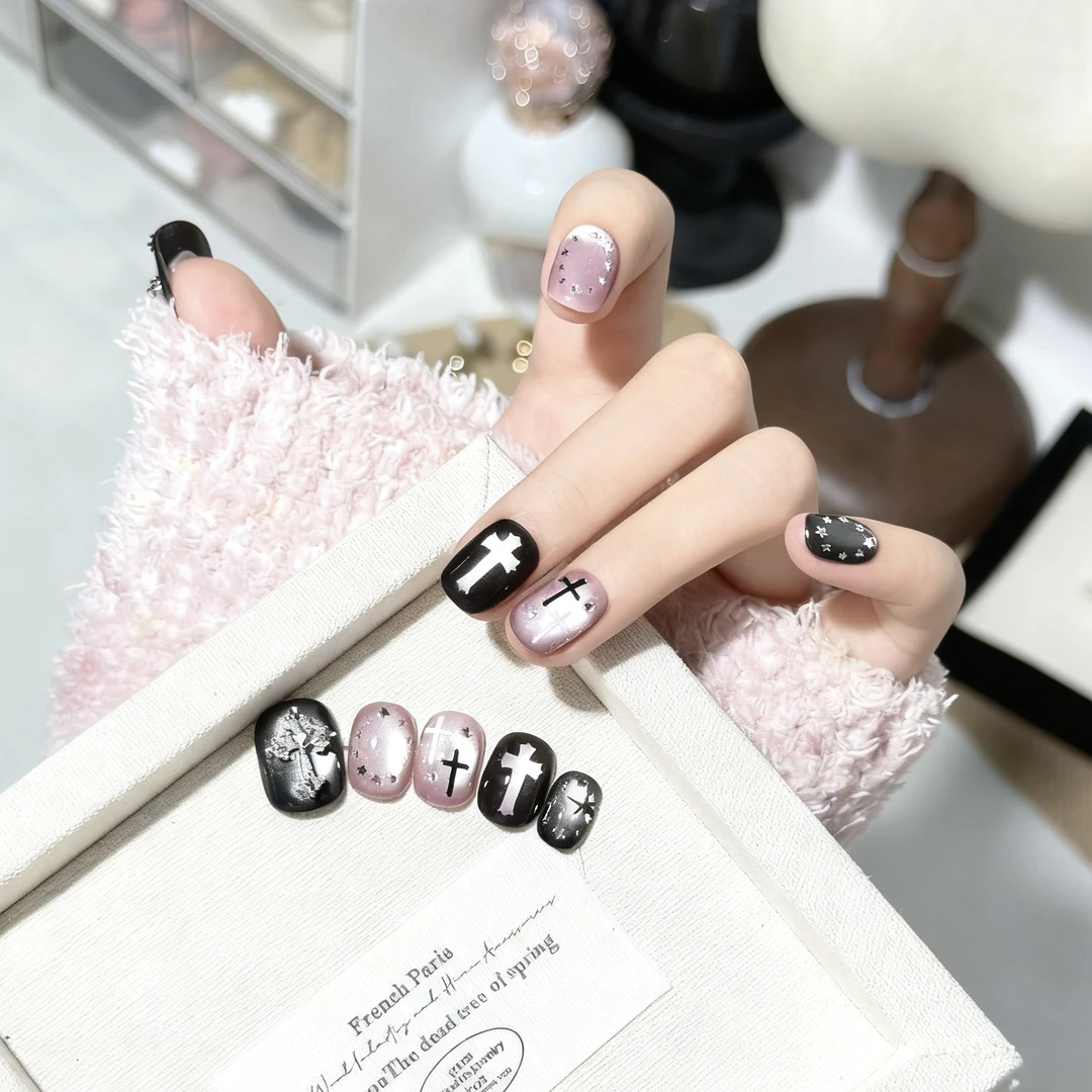 【黑粉十字】甜酷暗黑黑粉撞色玻璃珠猫眼十字架星星显白短款穿戴甲