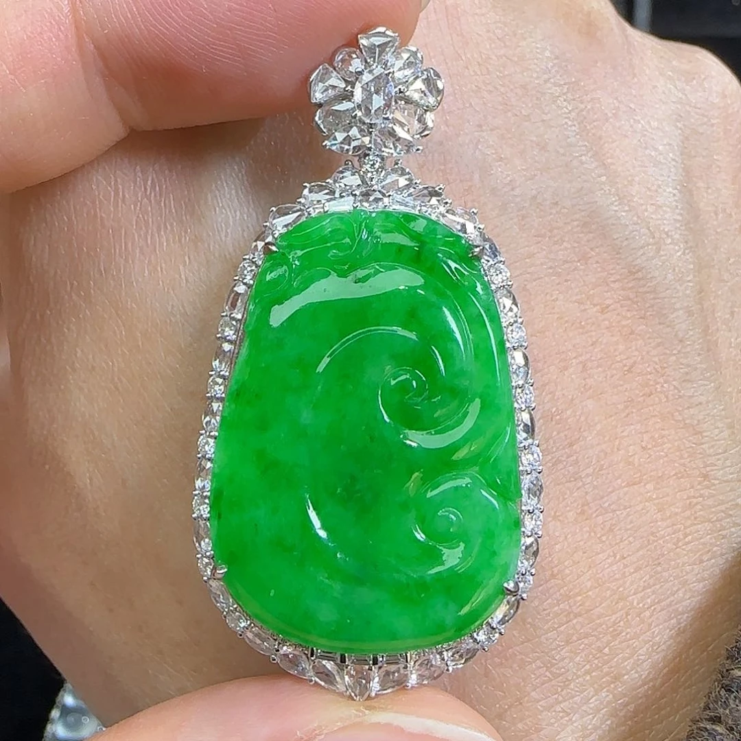 颈饰18K金镶嵌翡翠天然翡翠