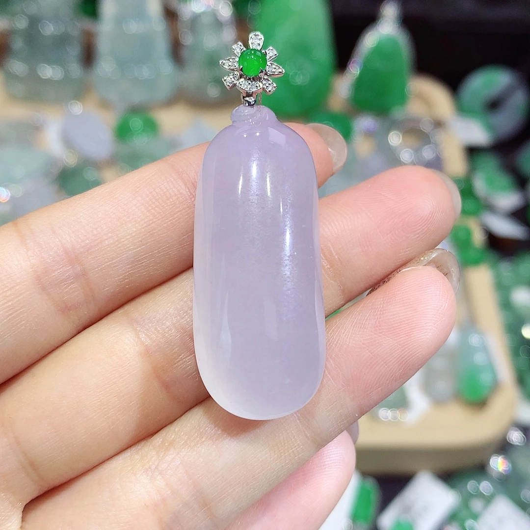 翡翠18K金镶嵌颈饰瓜