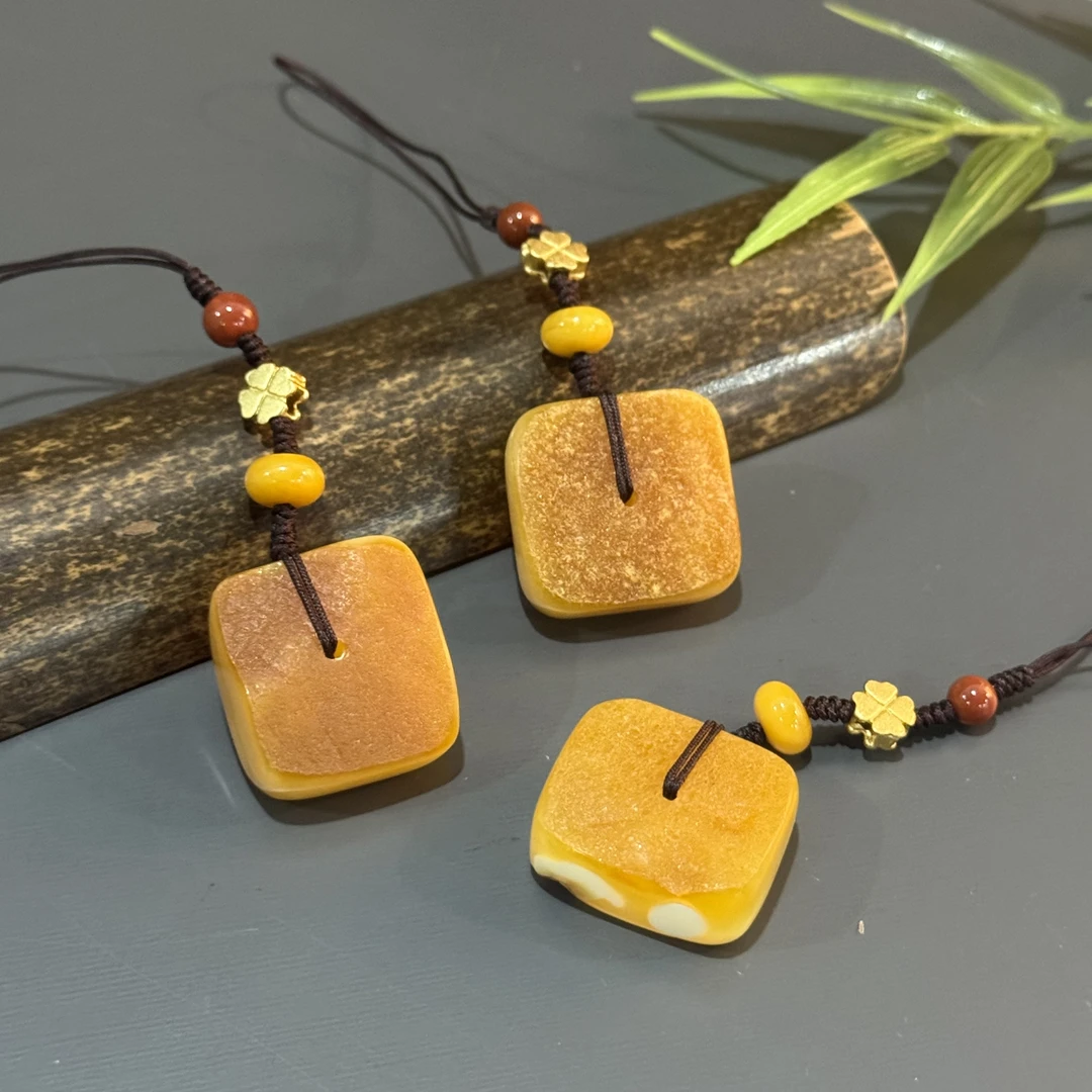 【乌达齐珠宝】22mm+蜜蜡原石手机挂件@多样性只发其中一件