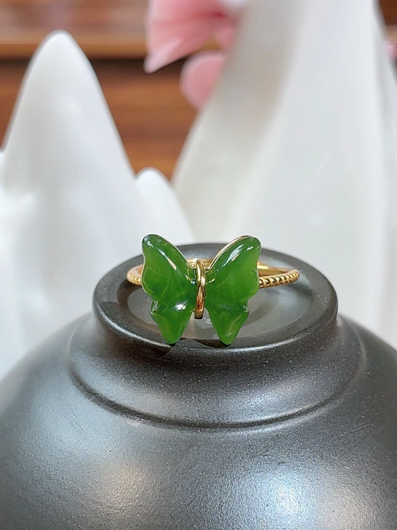 碧玉蝴蝶展现国风韵味