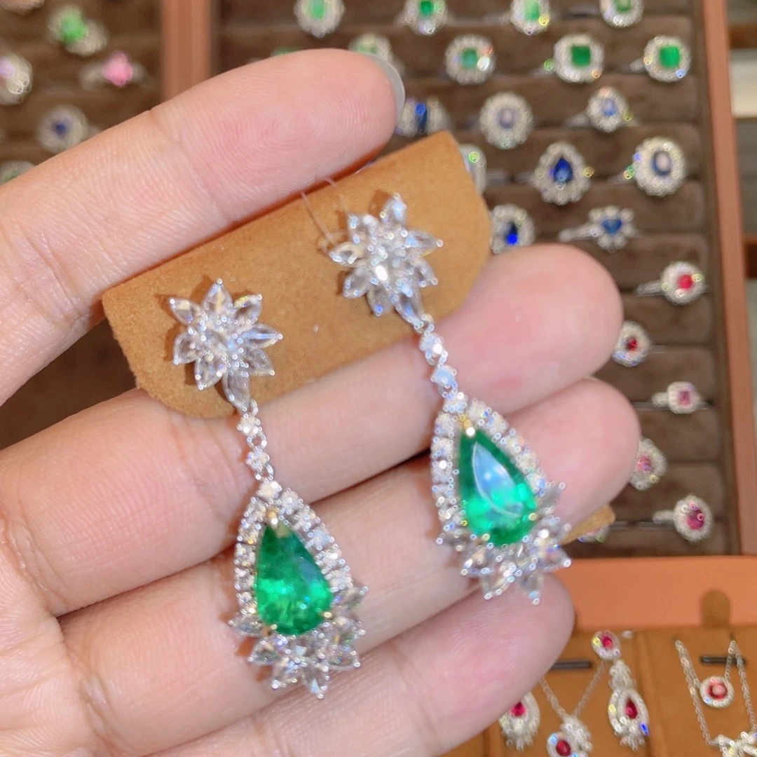 18K金镶嵌祖母绿耳饰4.8ct