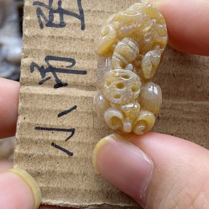 硅化珊瑚（珊瑚玉）颈饰未镶嵌幸*星