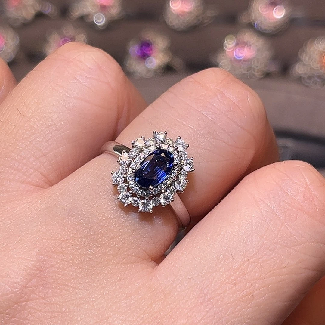 18K金镶嵌戒指蓝宝石0.84ct