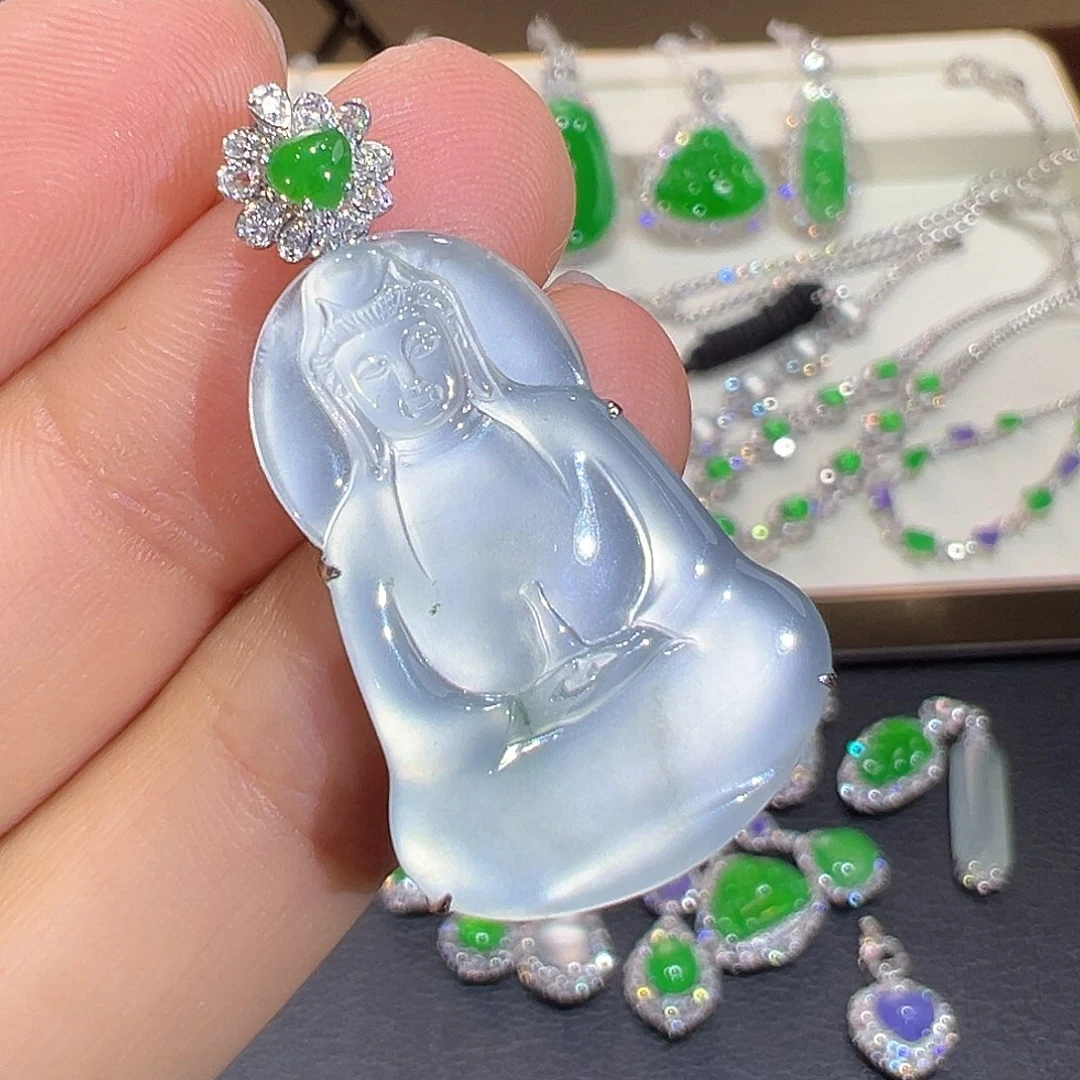 翡翠18K金镶嵌颈饰