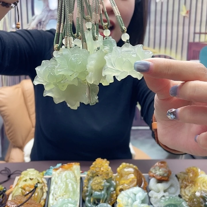 蛇纹石玉未镶嵌颈饰