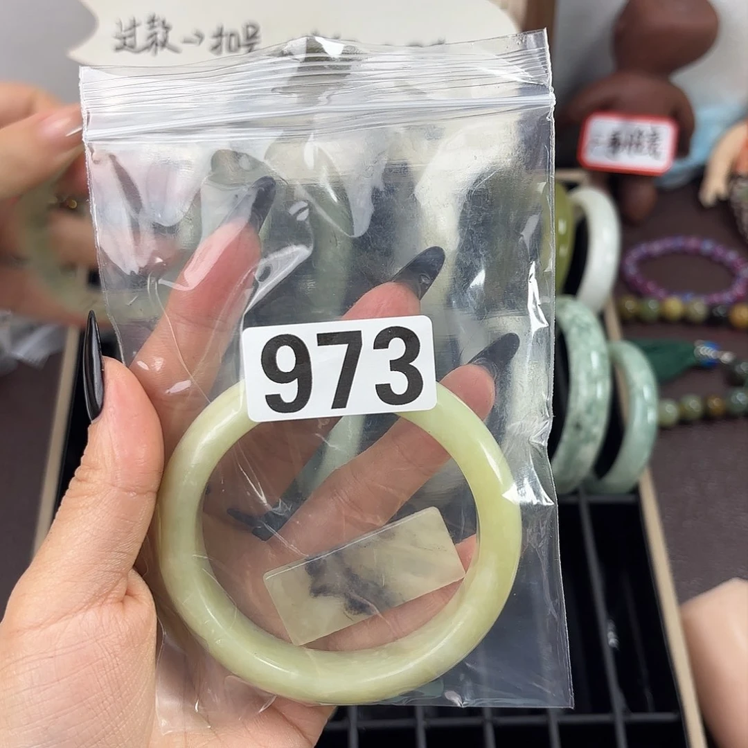 蛇纹石玉手镯未镶嵌小**.