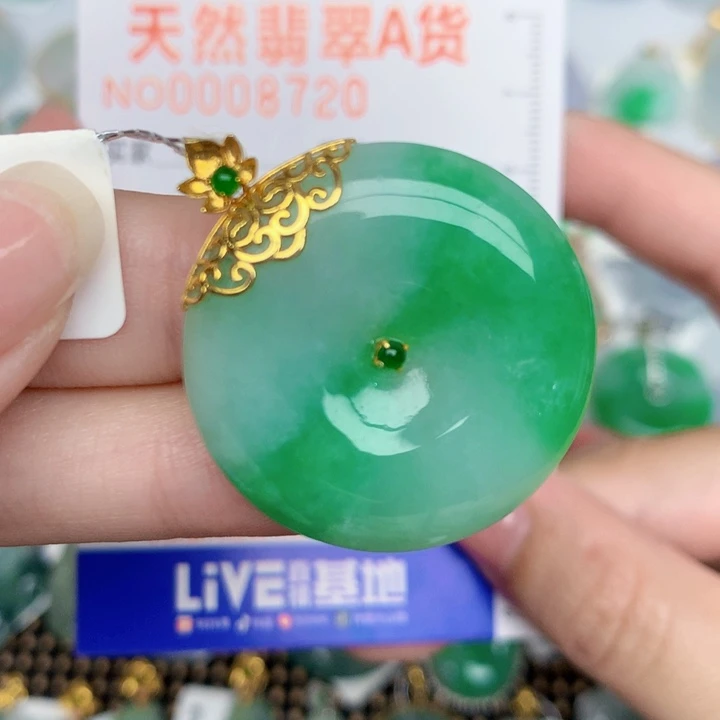 颈饰18K金镶嵌翡翠扣
