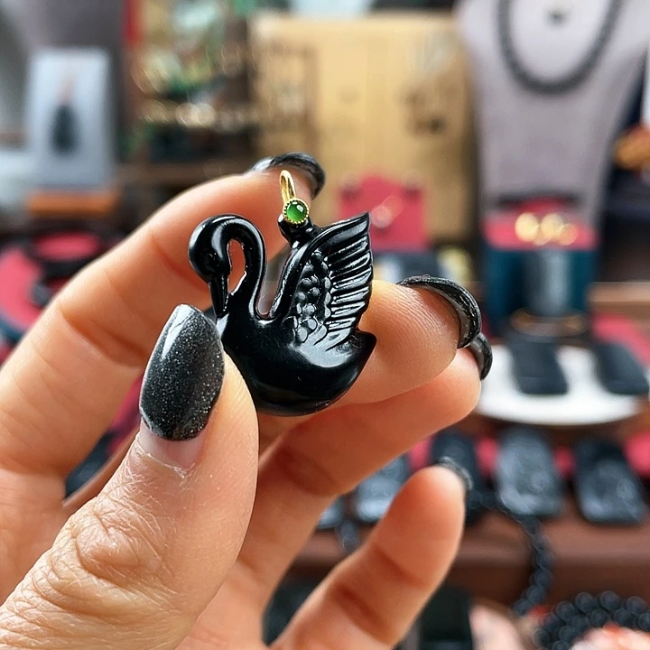 和田玉挂件18K金镶嵌?****子